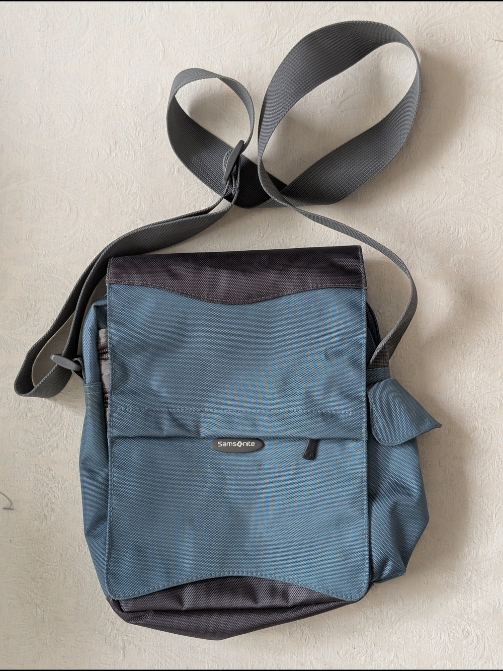 Samsonite Blue Gray Unisex Crossbody Bag Zip Flap Pockets Adjustable Strap